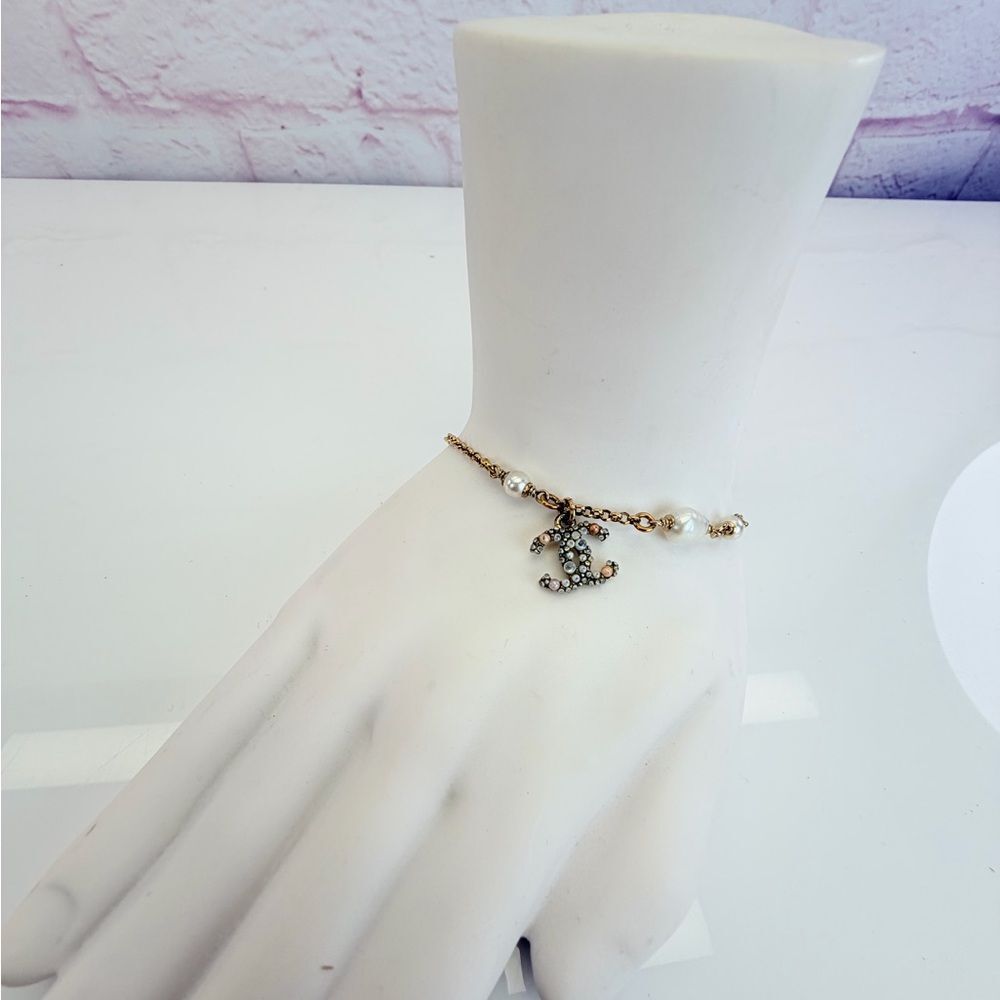 CHANEL Pearl & Crystal Gold Tone Bracelet C20 K - Picture 6 of 13